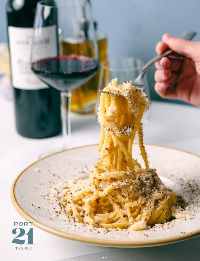 Fresh pasta with cracked pepper and pecorino